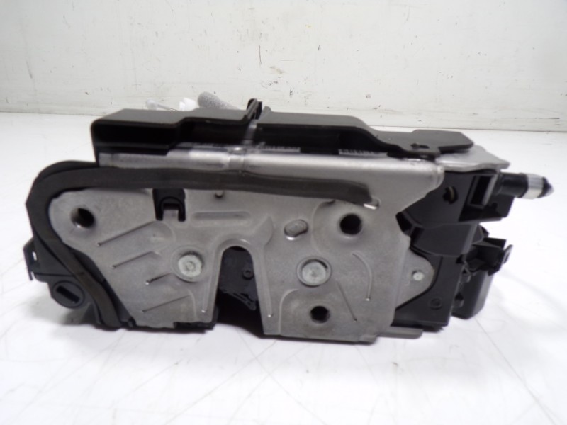 Recambio de cerradura puerta delantera derecha para seat leon sportstourer (kl8) xcellence referencia OEM IAM 5TB837016E 5TB9370