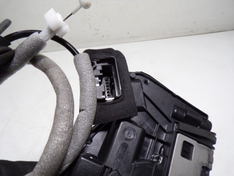 Recambio de cerradura puerta delantera derecha para seat leon sportstourer (kl8) xcellence referencia OEM IAM 5TB837016E 5TB9370