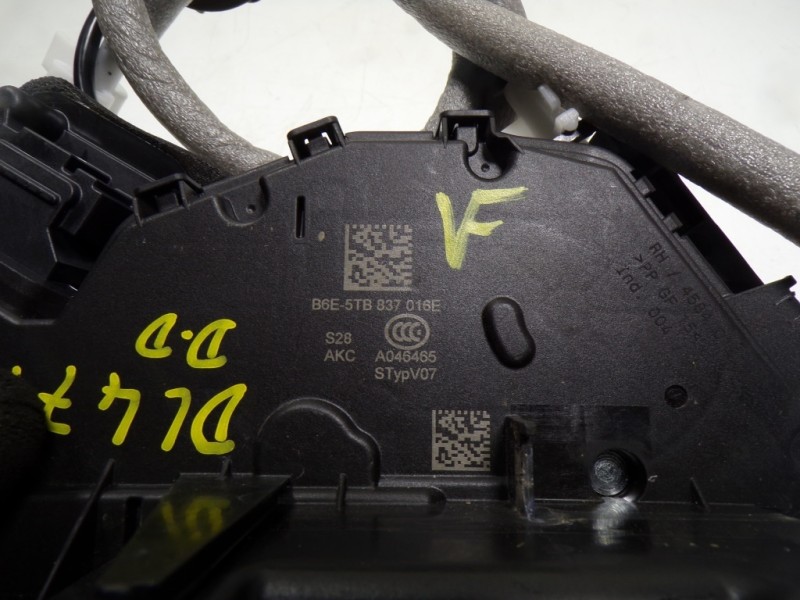 Recambio de cerradura puerta delantera derecha para seat leon sportstourer (kl8) xcellence referencia OEM IAM 5TB837016E 5TB9370