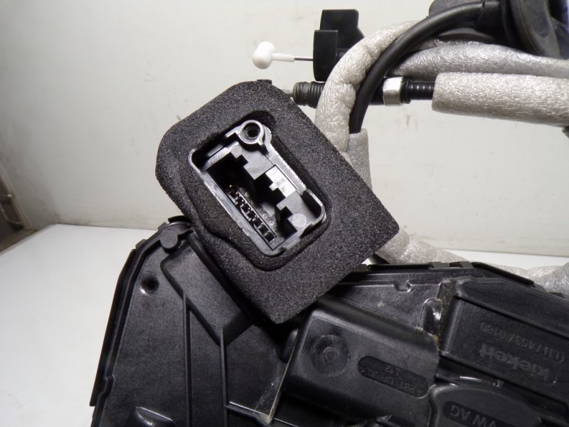 Recambio de cerradura puerta trasera izquierda para seat leon sportstourer (kl8) xcellence referencia OEM IAM 5TA839015L 5TA8390