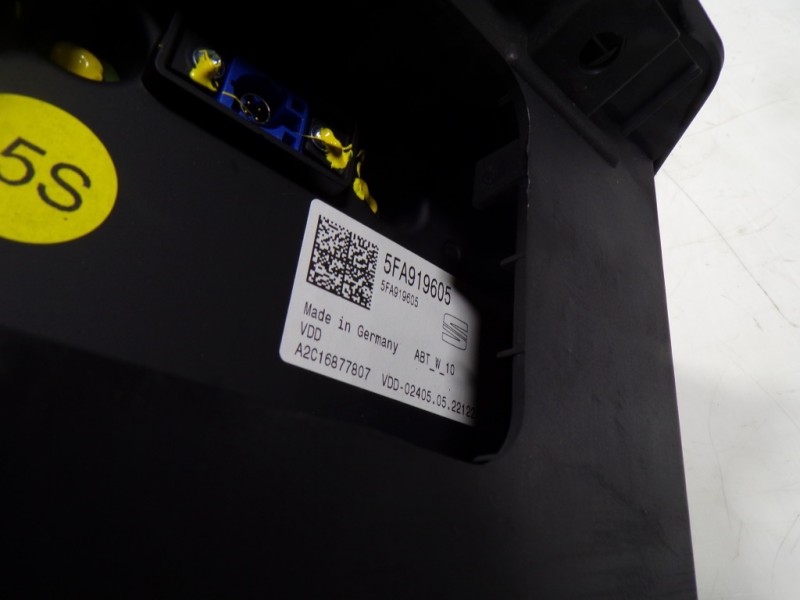 Recambio de pantalla multifuncion para seat leon sportstourer (kl8) xcellence referencia OEM IAM 5FA919605041 5FA919605 