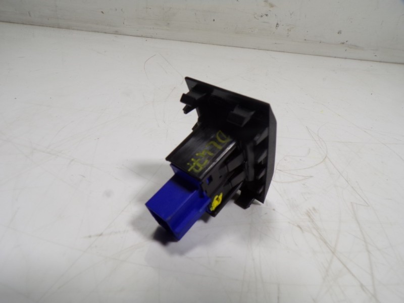 Recambio de warning para seat leon sportstourer (kl8) xcellence referencia OEM IAM 6F09532356PS 11548003 