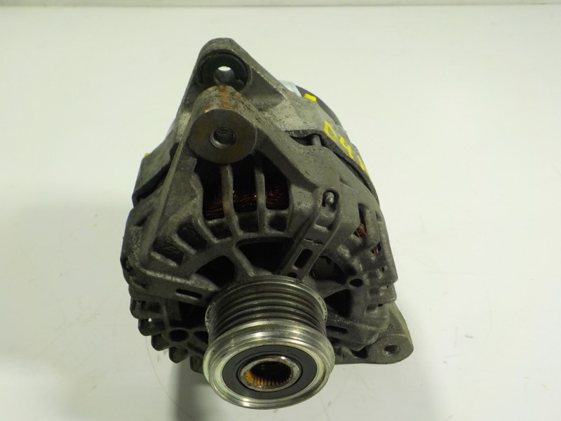 Recambio de alternador para kia sorento drive 2wd referencia OEM IAM  373002F100 