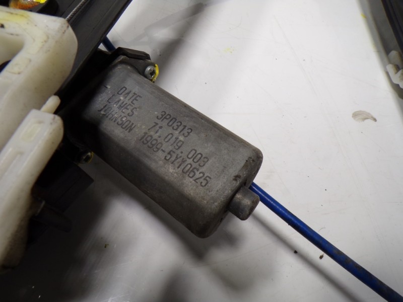 Recambio de elevalunas delantero derecho para bmw serie 3 touring (f31) 320d referencia OEM IAM 51337281886 19995YY0625 67627406