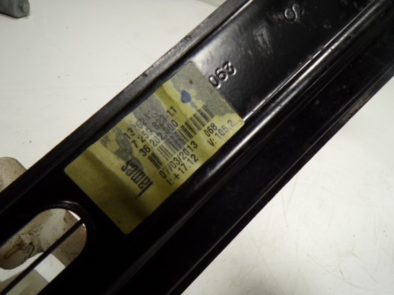 Recambio de elevalunas delantero izquierdo para bmw serie 3 touring (f31) 320d referencia OEM IAM 51337281885 725982311 67627406