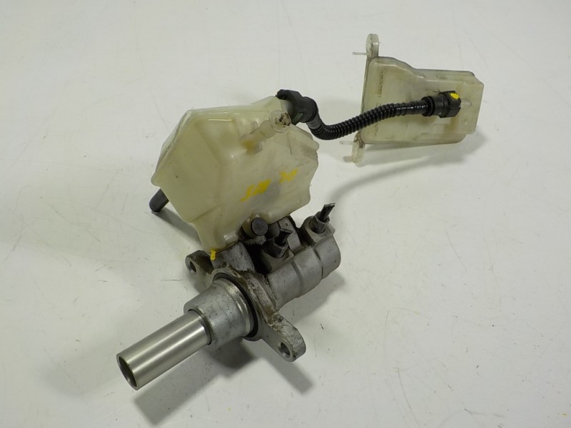 Recambio de bomba freno para peugeot 308 sw 1.5 blue-hdi fap referencia OEM IAM 1610017880 9807651580 