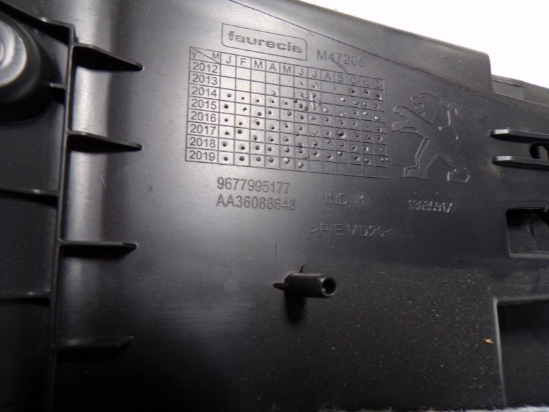 Recambio de guantera para peugeot 308 sw 1.5 blue-hdi fap referencia OEM IAM 16108047ZD 9677995177 