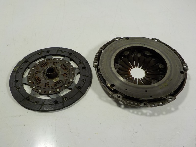 Recambio de kit embrague para peugeot 308 sw 1.5 blue-hdi fap referencia OEM IAM 1619230180 9820879880 