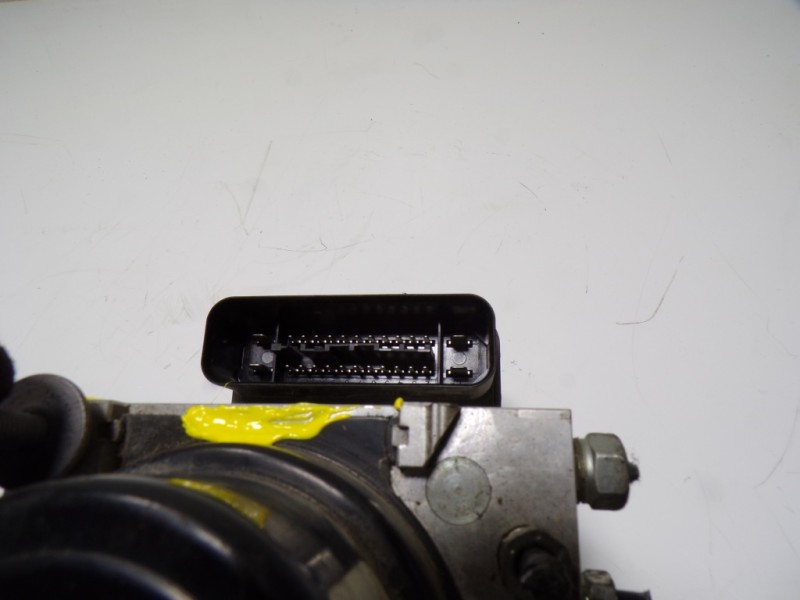 Recambio de abs para toyota yaris 1.0 cat referencia OEM IAM 440500D380 445400D030 