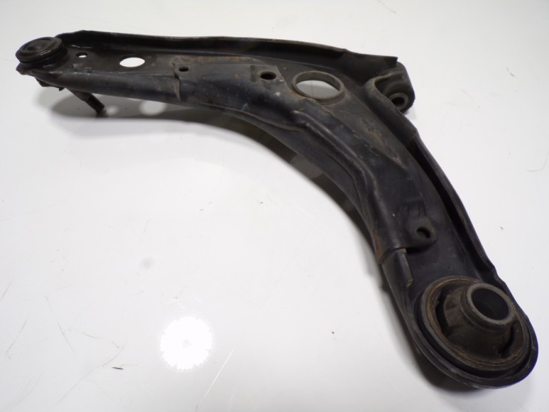 Recambio de brazo suspension inferior delantero derecho para toyota yaris 1.0 cat referencia OEM IAM 4806809150  