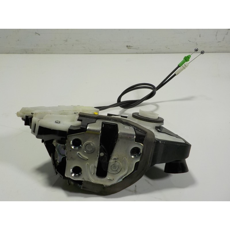 Recambio de cerradura puerta delantera derecha para toyota yaris 1.0 cat referencia OEM IAM 690300D540 U3111130F3 