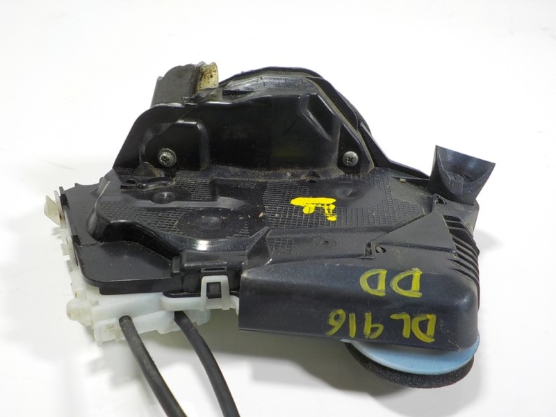 Recambio de cerradura puerta delantera derecha para toyota yaris 1.0 cat referencia OEM IAM 690300D540 U3111130F3 