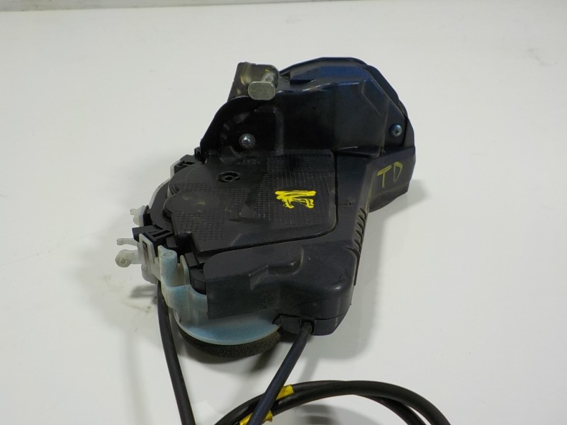 Recambio de cerradura puerta trasera derecha para toyota yaris 1.0 cat referencia OEM IAM 690500D310 U2014110F2 