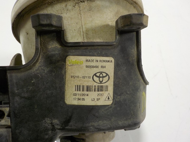 Recambio de faro antiniebla derecho para toyota yaris 1.0 cat referencia OEM IAM 8121002110 8121002110 