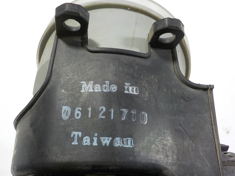 Recambio de faro antiniebla izquierdo para toyota yaris 1.0 cat referencia OEM IAM 8122002110 06121710 