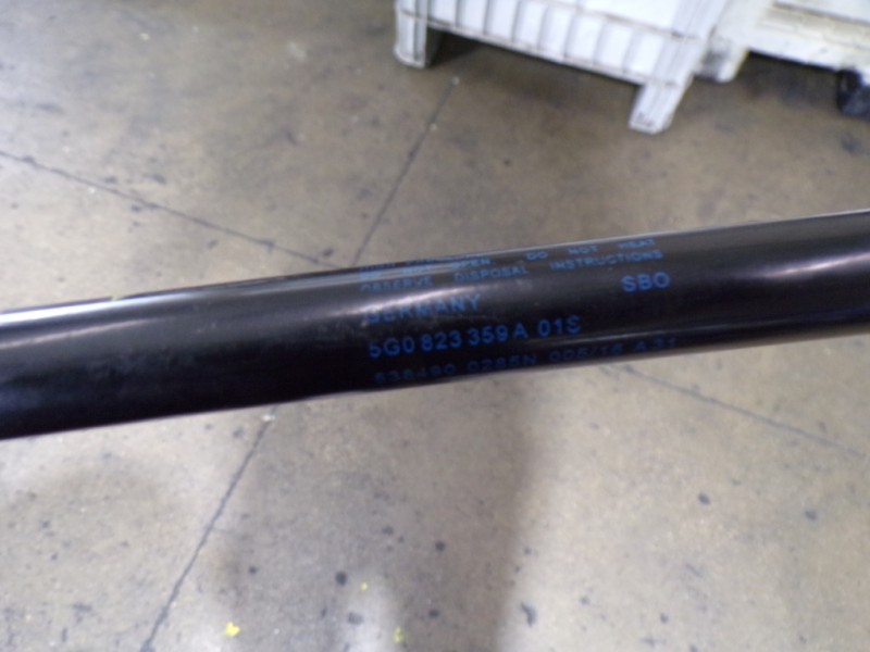Recambio de amortiguador capot para volkswagen golf vii variant 2.0 tdi referencia OEM IAM 5G0823359 5G0823359A 