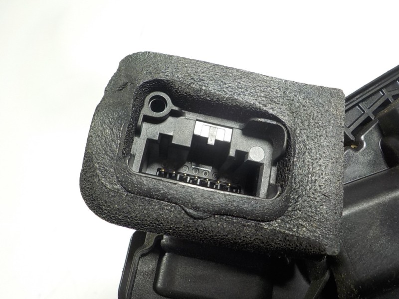 Recambio de cerradura puerta delantera izquierda para volkswagen golf vii variant 2.0 tdi referencia OEM IAM 5K1837015E 5K183701