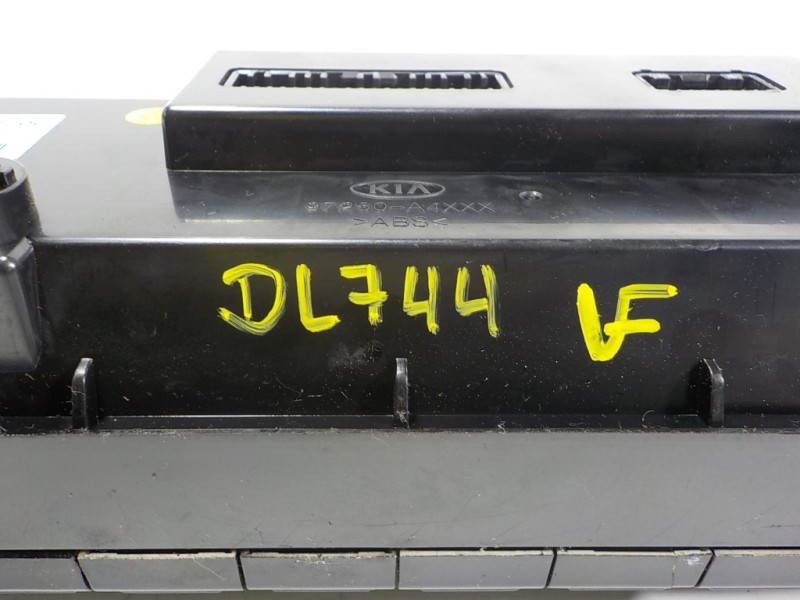 Recambio de mando climatizador para kia carens ( ) 1.7 crdi cat referencia OEM IAM 97250A4200CA 97250A4200CA 