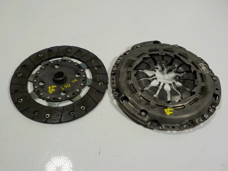 Recambio de kit embrague para renault kadjar 1.2 tce energy referencia OEM IAM 302052098R 302059210R 