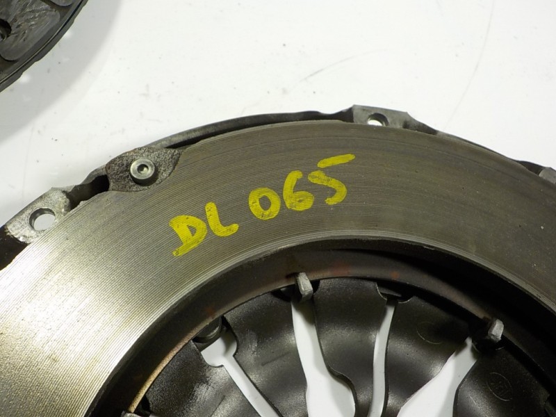 Recambio de kit embrague para renault kadjar 1.2 tce energy referencia OEM IAM 302052098R 302059210R 