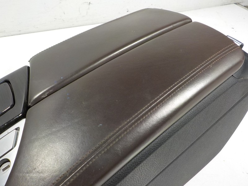 Recambio de apoyabrazos central para bmw serie 5 touring (f11) 520d xdrive referencia OEM IAM 51169299323  51169288907