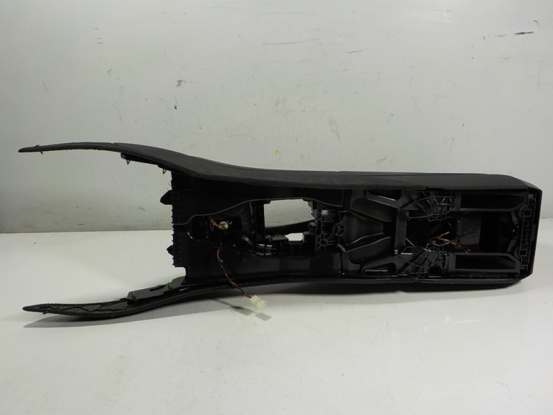 Recambio de apoyabrazos central para bmw serie 5 touring (f11) 520d xdrive referencia OEM IAM 51169299323  51169288907