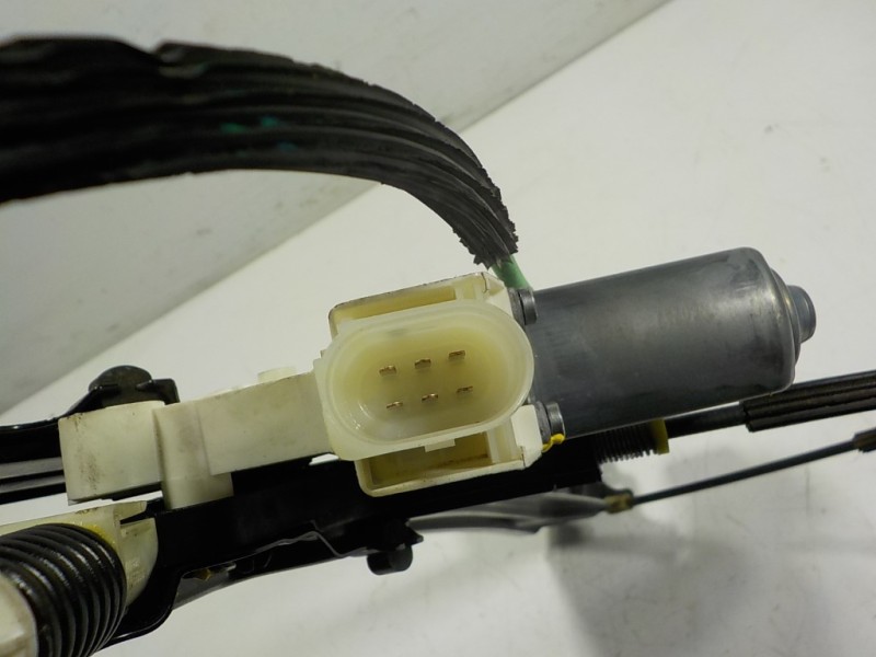 Recambio de elevalunas delantero derecho para bmw serie 5 touring (f11) 520d xdrive referencia OEM IAM 51337182132 72481720 