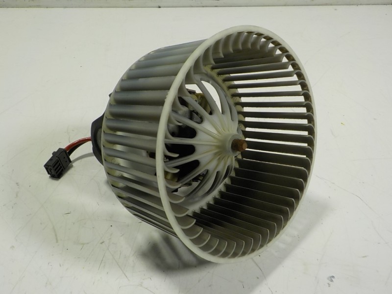 Recambio de motor calefaccion para bmw serie 5 touring (f11) 520d xdrive referencia OEM IAM 64119242607  