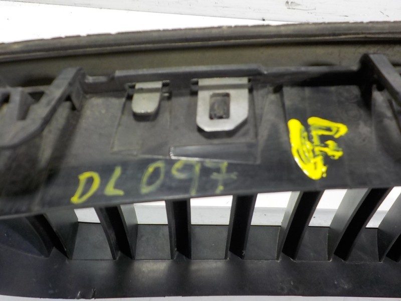 Recambio de rejilla para bmw serie 5 touring (f11) 520d xdrive referencia OEM IAM 51137412323  