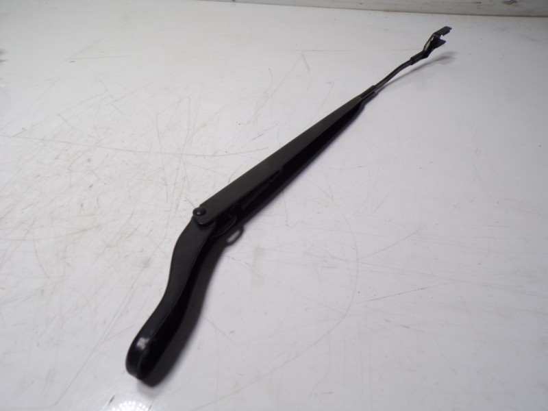 Recambio de brazo limpia delantero derecho para opel corsa f electric referencia OEM IAM   