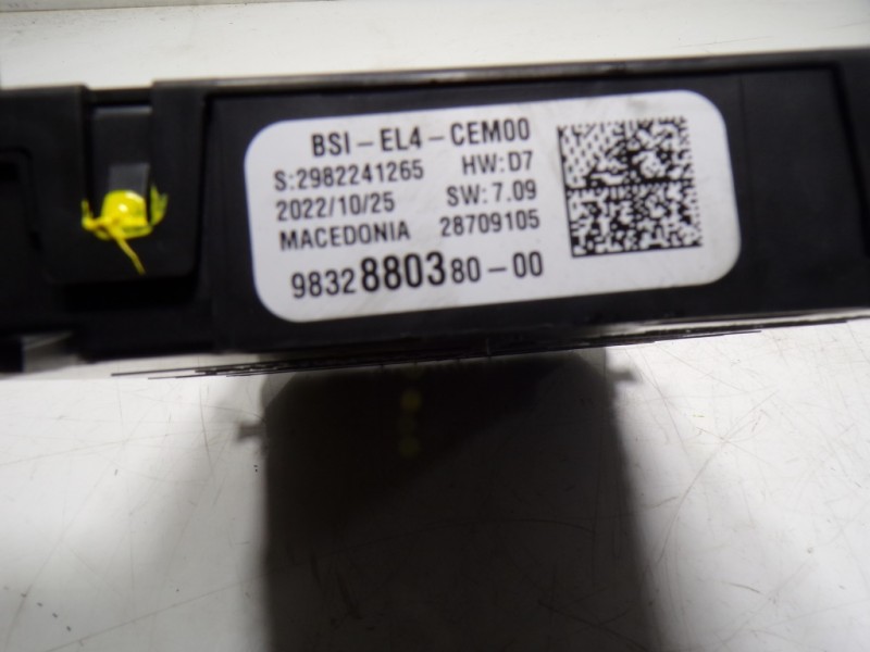 Recambio de caja reles / fusibles para opel corsa f electric referencia OEM IAM  983288038000 