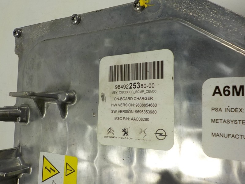 Recambio de convertidor de voltaje para opel corsa f electric referencia OEM IAM  9849225380 