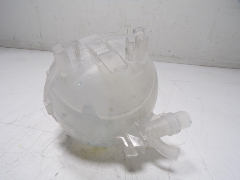 Recambio de deposito expansion para opel corsa f electric referencia OEM IAM  9824198680 