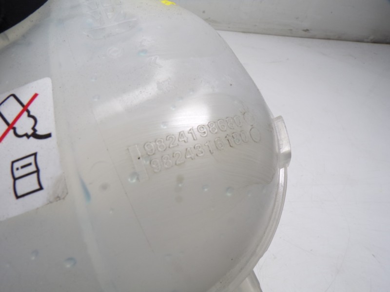Recambio de deposito expansion para opel corsa f electric referencia OEM IAM  9824198680 