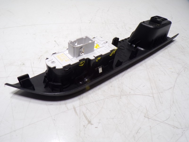 Recambio de mando elevalunas delantero izquierdo para opel corsa f electric referencia OEM IAM  A51237100 