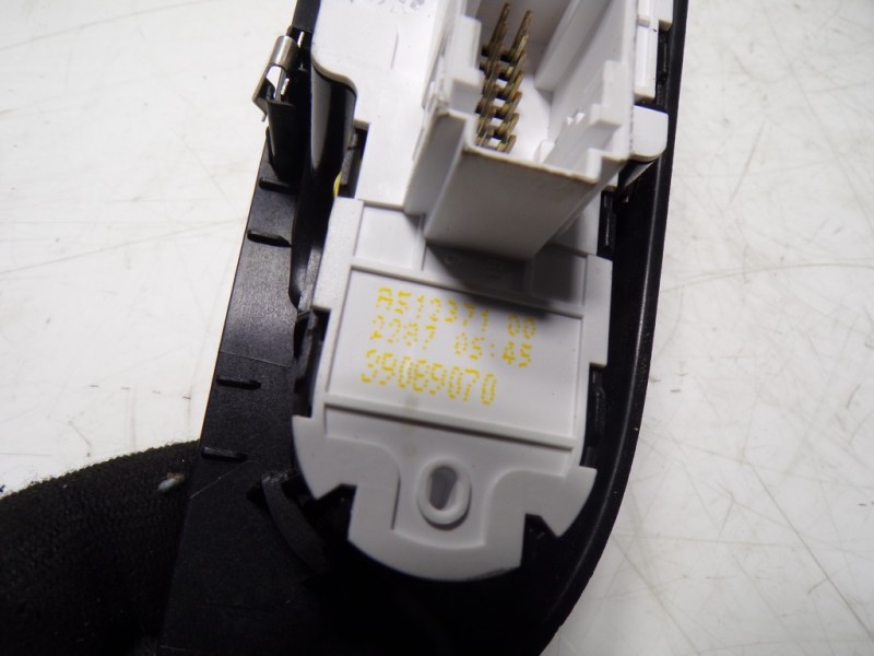 Recambio de mando elevalunas delantero izquierdo para opel corsa f electric referencia OEM IAM  A51237100 