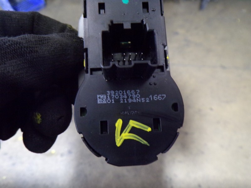 Recambio de mando luces para opel corsa f electric referencia OEM IAM  39201667 