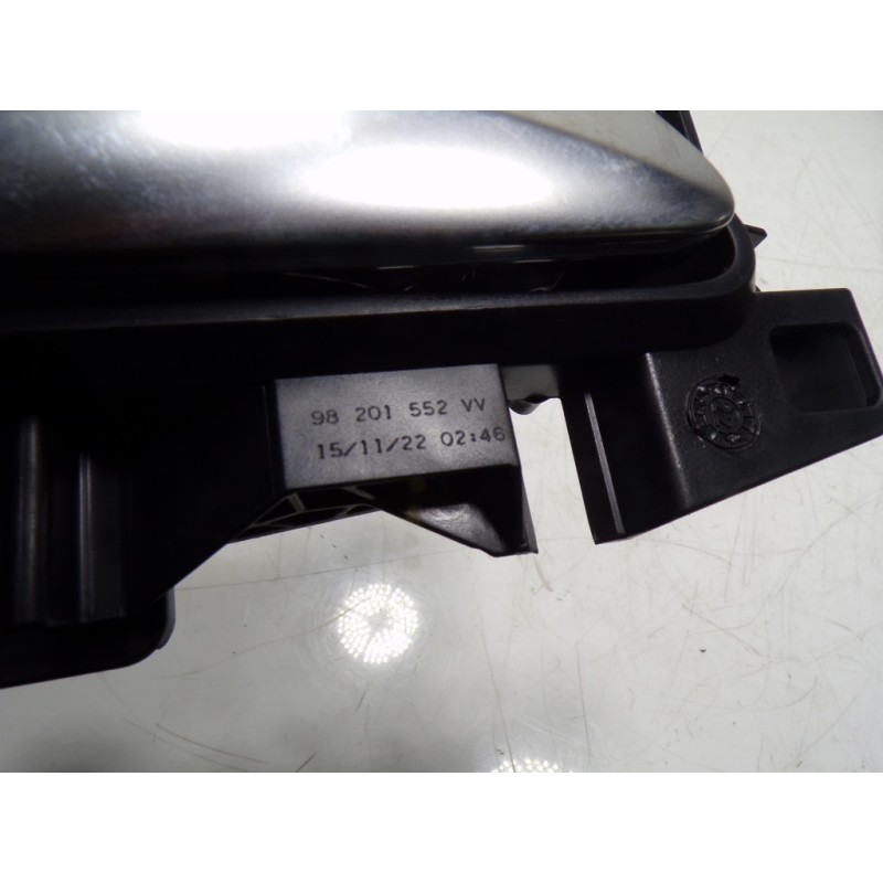 Recambio de maneta interior delantera derecha para opel corsa f electric referencia OEM IAM  98201552VV 