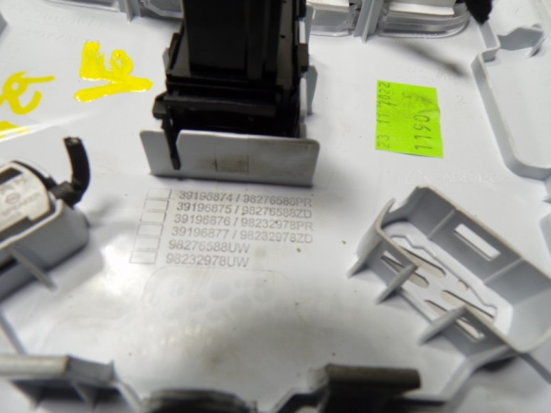 Recambio de piloto interior para opel corsa f electric referencia OEM IAM  98276588PR 