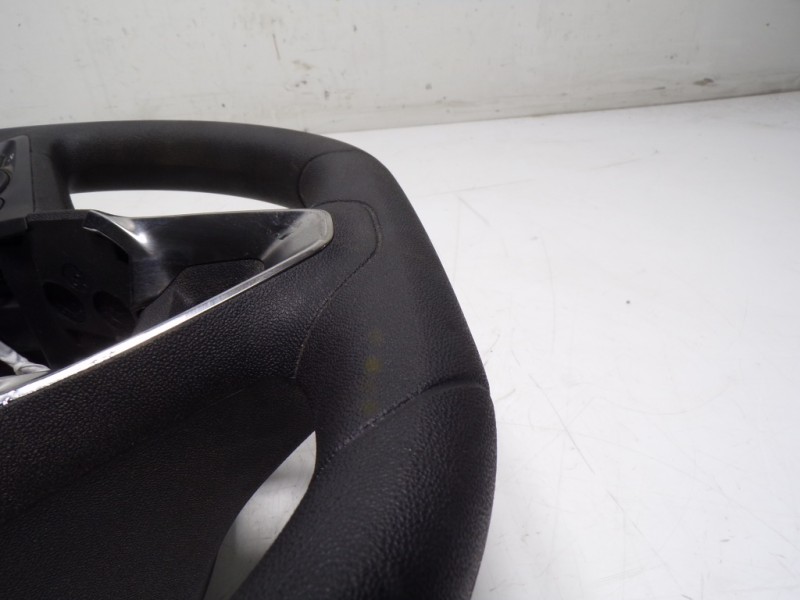 Recambio de volante para opel corsa f electric referencia OEM IAM  2230110829 