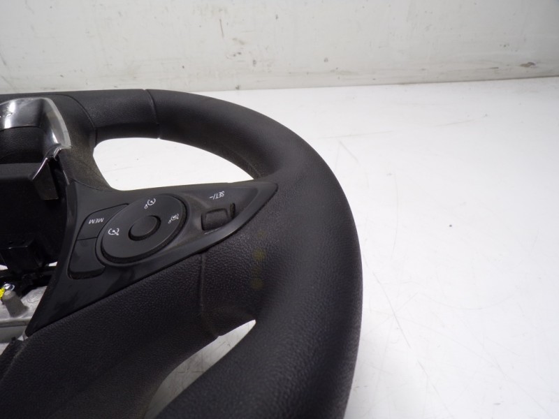Recambio de volante para opel corsa f electric referencia OEM IAM  2230110829 