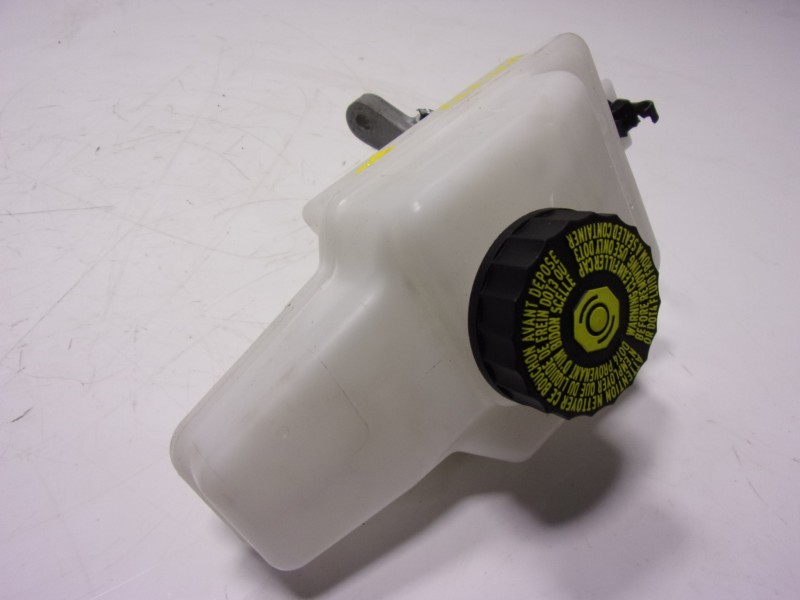 Recambio de bomba freno para toyota yaris 1.5 vvti hev referencia OEM IAM   