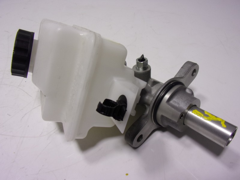 Recambio de bomba freno para toyota yaris 1.5 vvti hev referencia OEM IAM   