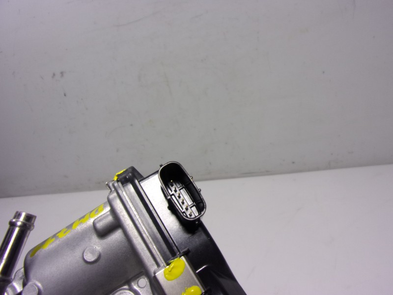 Recambio de caja mariposa para toyota yaris 1.5 vvti hev referencia OEM IAM  22030F3030 