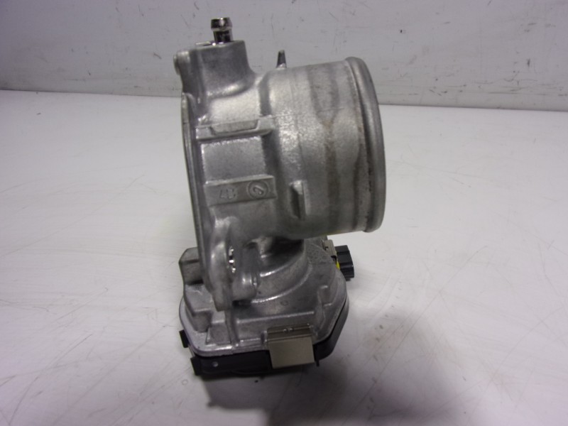 Recambio de caja mariposa para toyota yaris 1.5 vvti hev referencia OEM IAM  22030F3030 