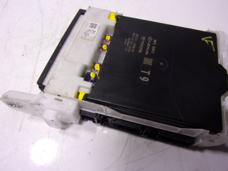 Recambio de caja reles / fusibles para toyota yaris 1.5 vvti hev referencia OEM IAM  892210DA70 