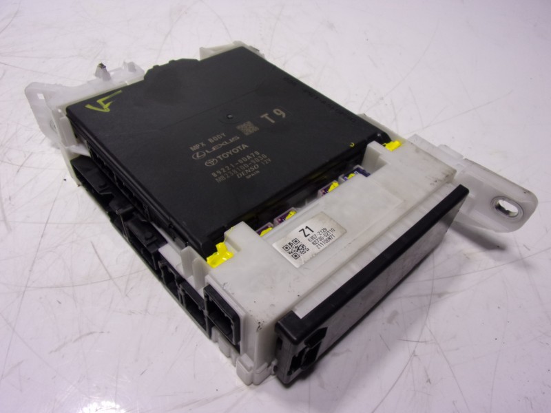 Recambio de caja reles / fusibles para toyota yaris 1.5 vvti hev referencia OEM IAM  892210DA70 