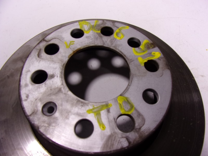 Recambio de disco freno trasero para audi q2 (gab) 1.6 tdi referencia OEM IAM 5Q0615601B  