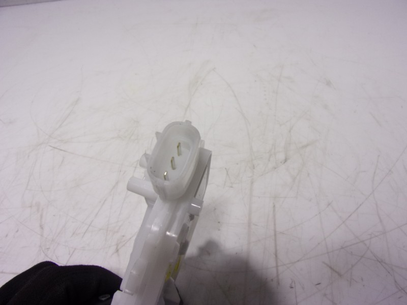 Recambio de cerradura maletero / porton para toyota yaris 1.5 vvti hev referencia OEM IAM   