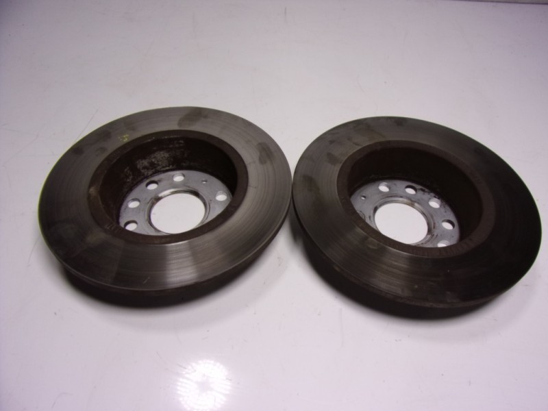 Recambio de disco freno trasero para audi q2 (gab) 1.6 tdi referencia OEM IAM 5Q0615601B  